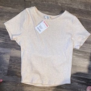 Cream colored plain tee!